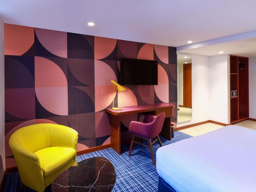 
Superior Room with One Double Bed and One Single Bed
