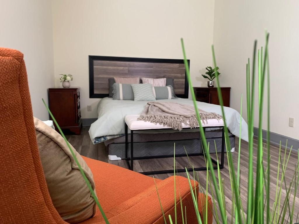 a bedroom with a bed and a couch in a room at Perfect 6BR Stay Near Falls & Attractions in Niagara Falls