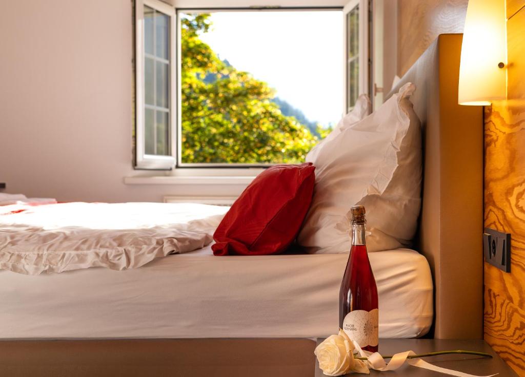 Ένα ή περισσότερα κρεβάτια σε δωμάτιο στο Berghaus Stuben Arlberg mit Sauna Panoramablick und Nähe zur Piste