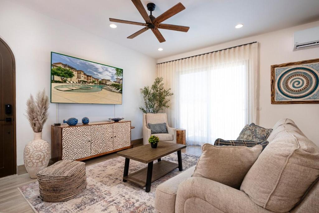 Posezení v ubytování Inviting 2BR Condo in Mavila Resort at Quivira