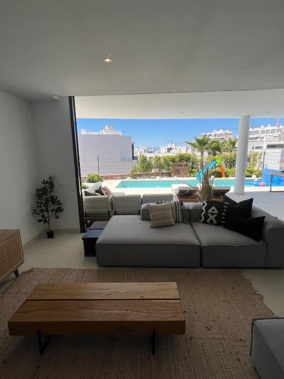 Luxury Private Pool Apartment