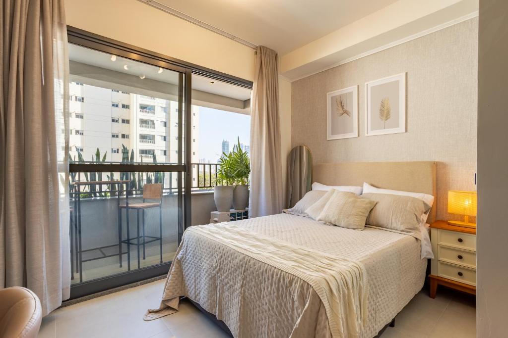 Postel nebo postele na pokoji v ubytování Essential Brooklyn - Stúdio com varanda e academia - By Easy Stay