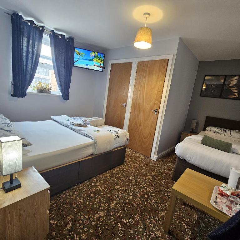 Denville Hotel - Family Room (2 Adults + 1 Child)