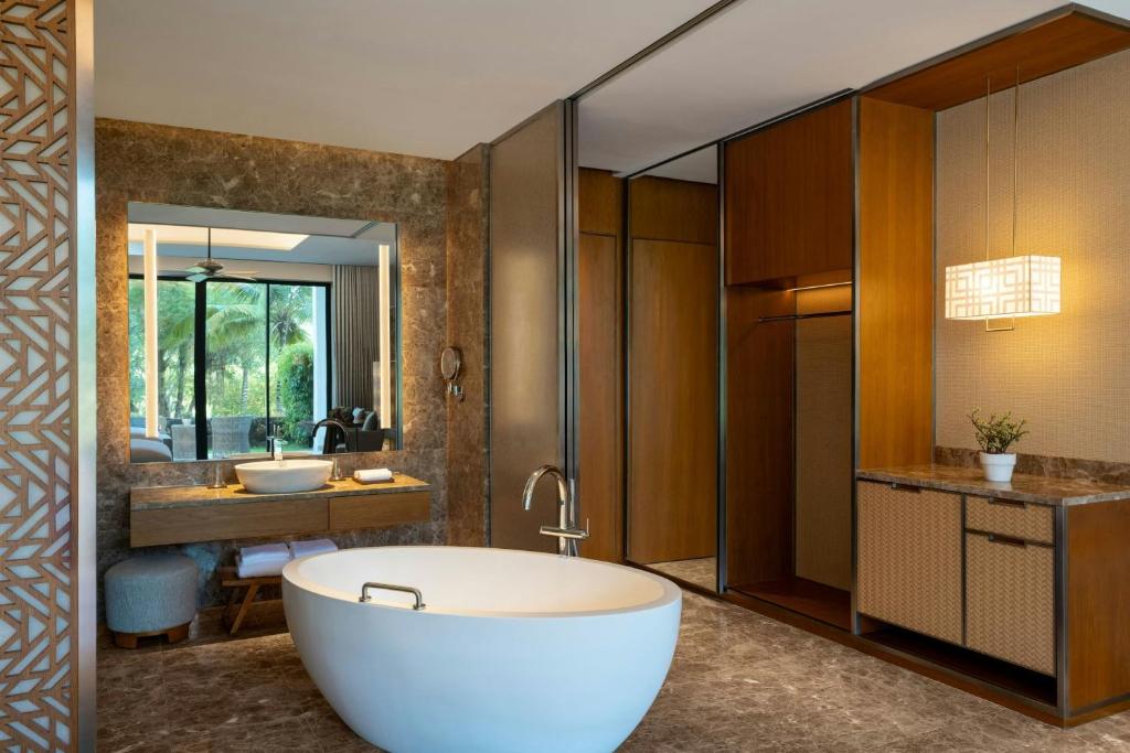 Phòng Deluxe Có Giường Cỡ King Và Ban Công