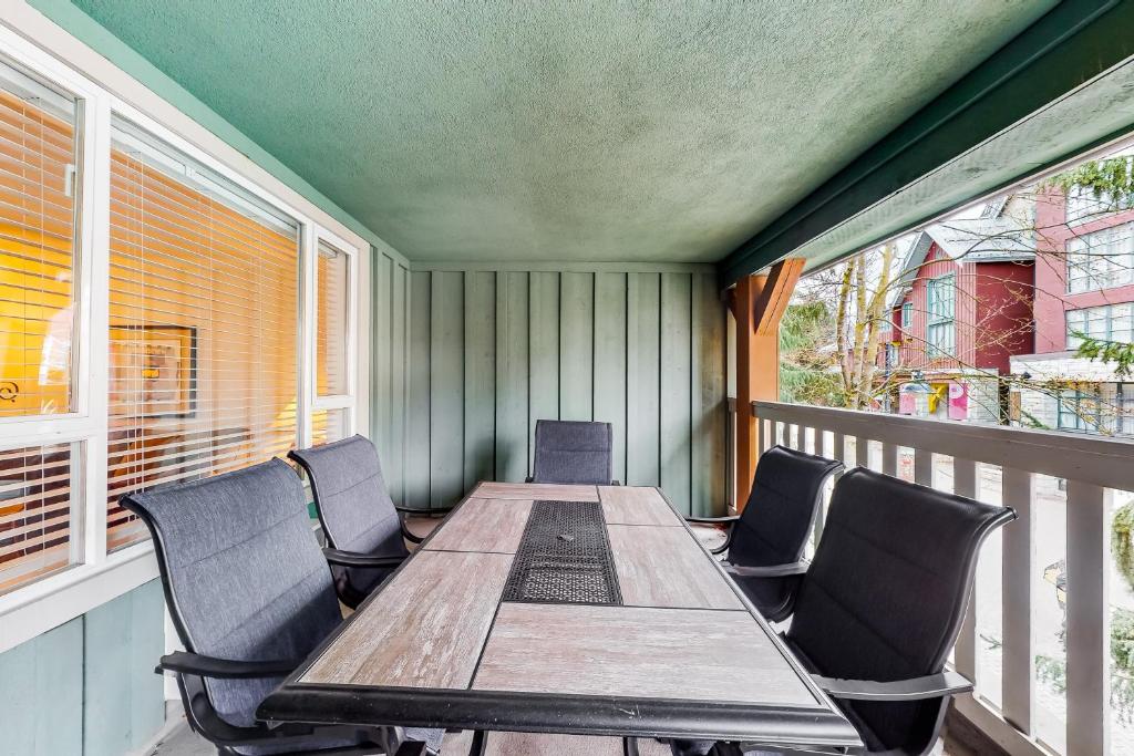 Ảnh trong thư viện ảnh của Town Plaza, Unit 209 ở Whistler