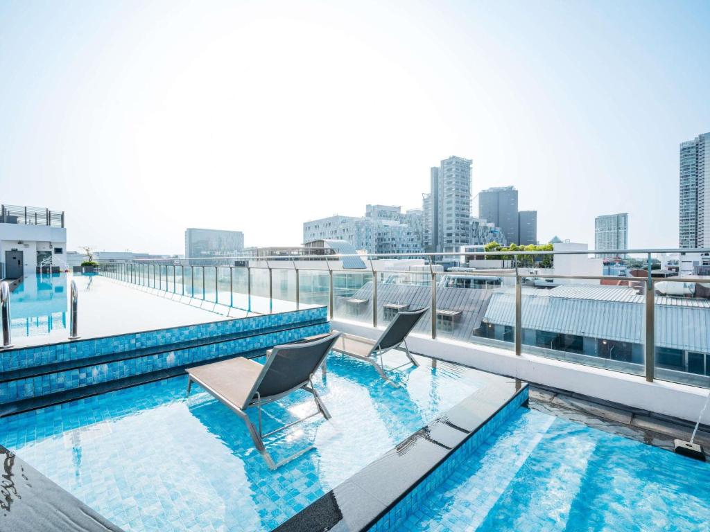 Bazén v ubytování Mercure Singapore Tyrwhitt nebo v jeho okolí