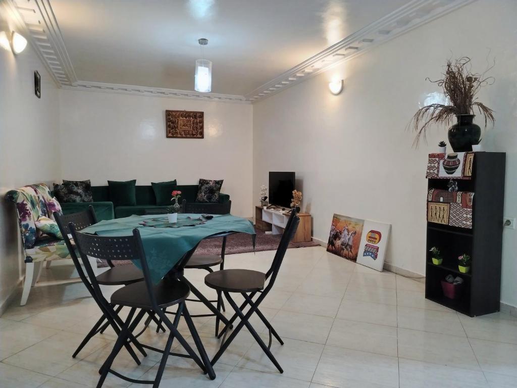 a dining room with a table and chairs and a couch at Appartement 11 Casa Voyageurs in Casablanca
