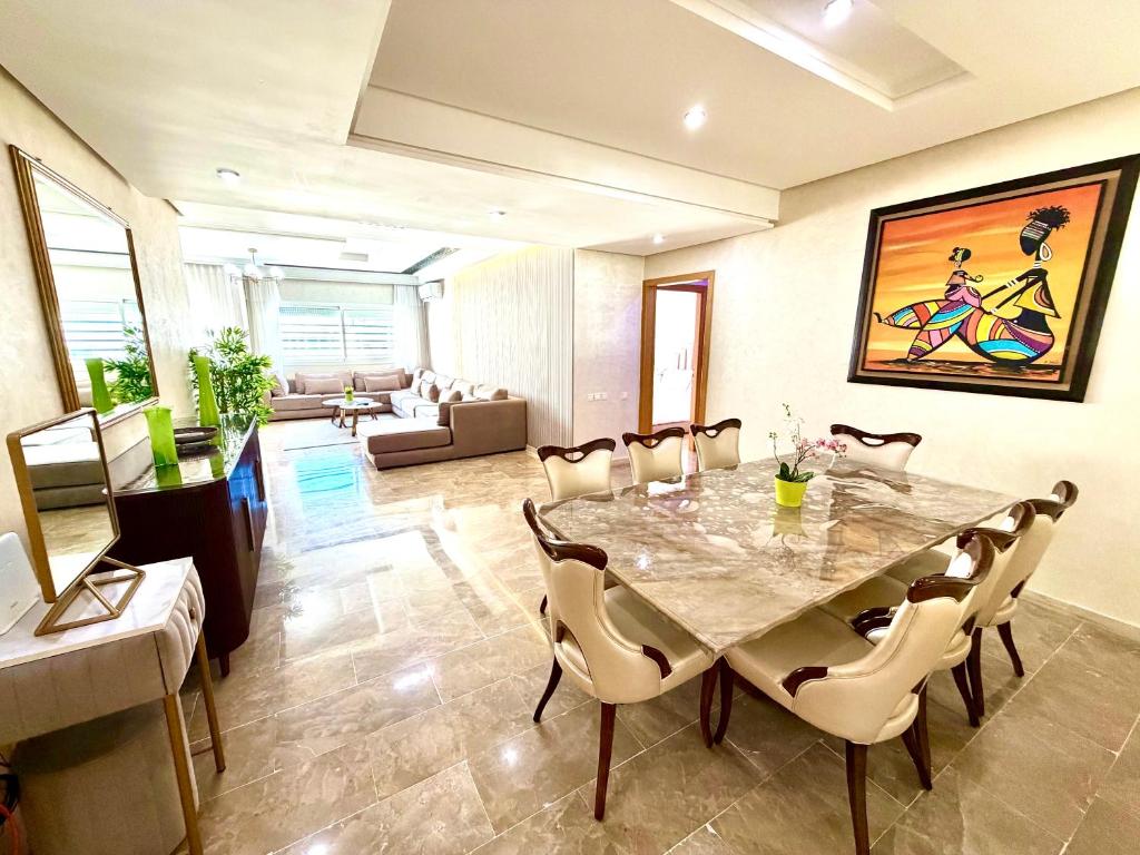 Χώρος καθιστικού στο Reda's Apparts centre ville wifi 200 Mo