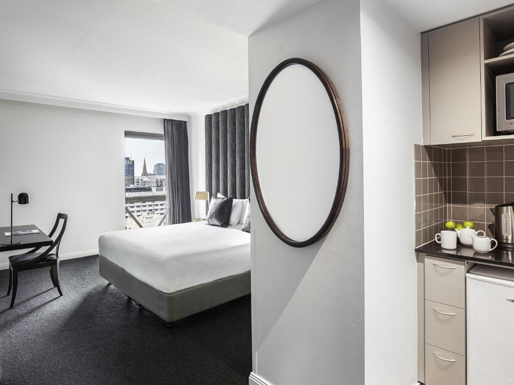 Mantra on Russell - Resim 9