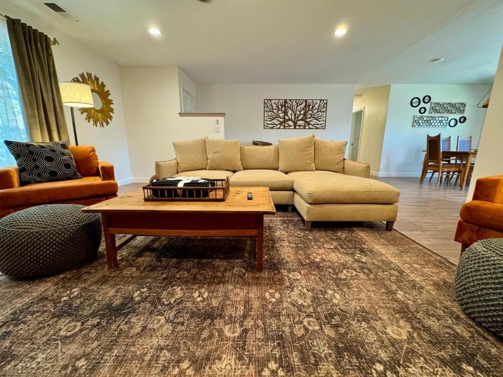 Fotografie z fotogalerie ubytování Hideaway-Yosemite Foothill Retreat 3BRDM PetsWelcome v destinaci Coarsegold