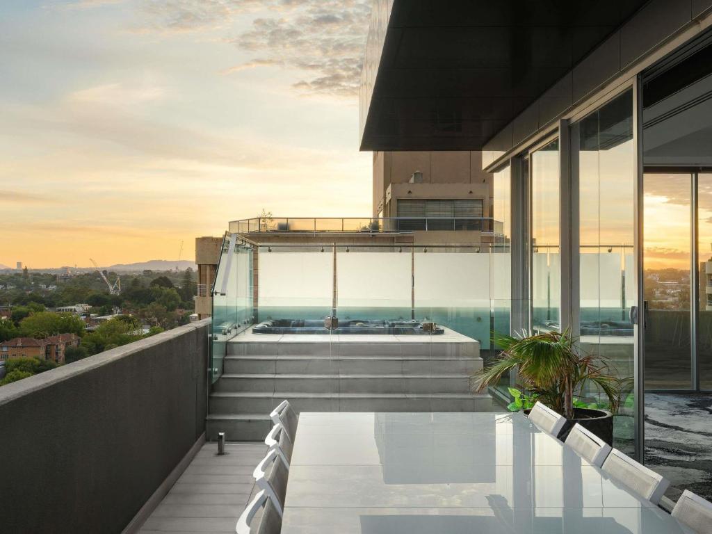 The Olsen Melbourne Art Series - Resim 14