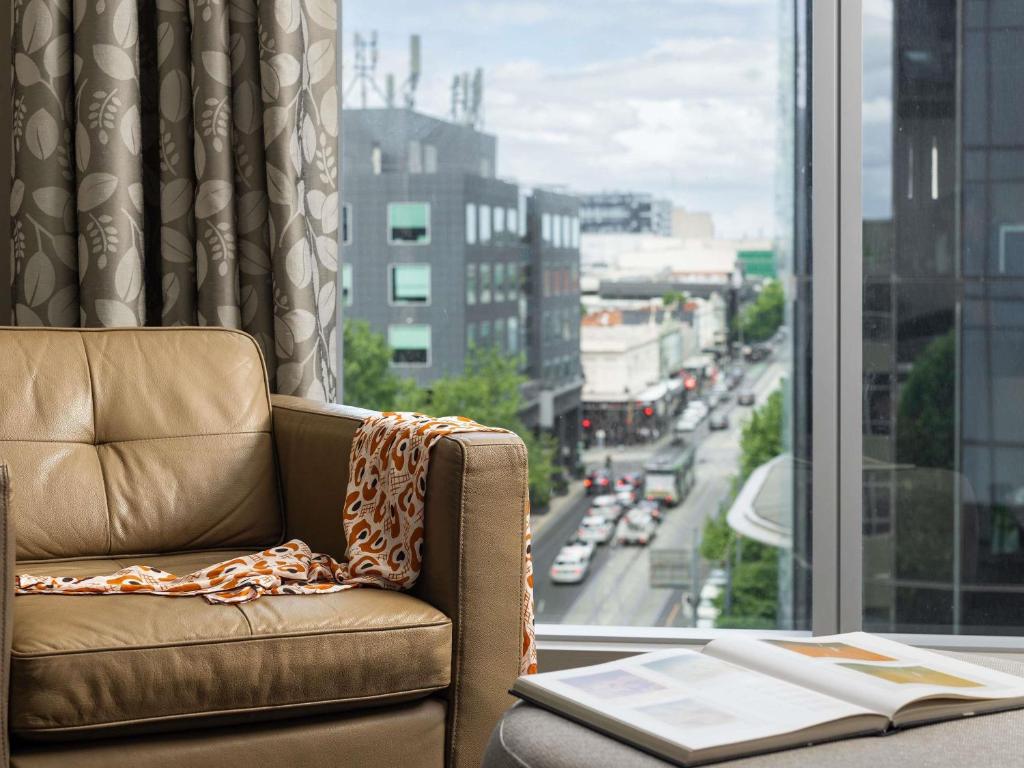 The Olsen Melbourne Art Series - Resim 37