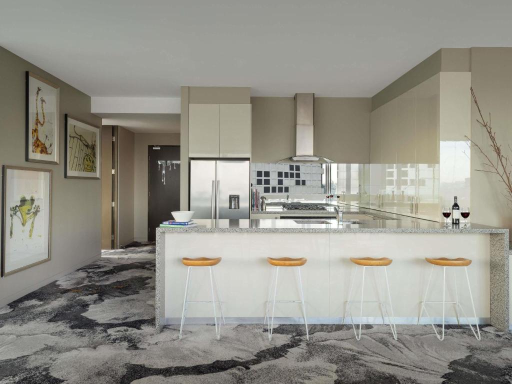 The Olsen Melbourne Art Series - Resim 42