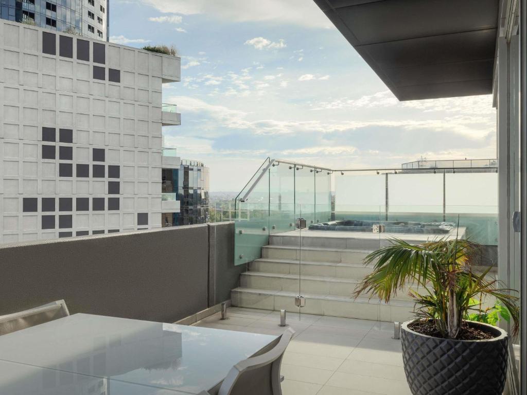 The Olsen Melbourne Art Series - Resim 45