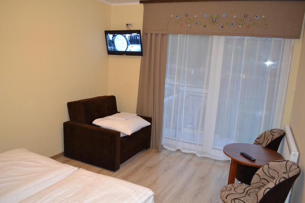 Dom Jastrzębia z basenem i jacuzzi - 2