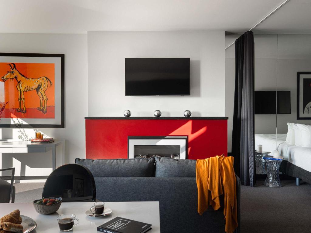 
Cullen Open Plan Suite
