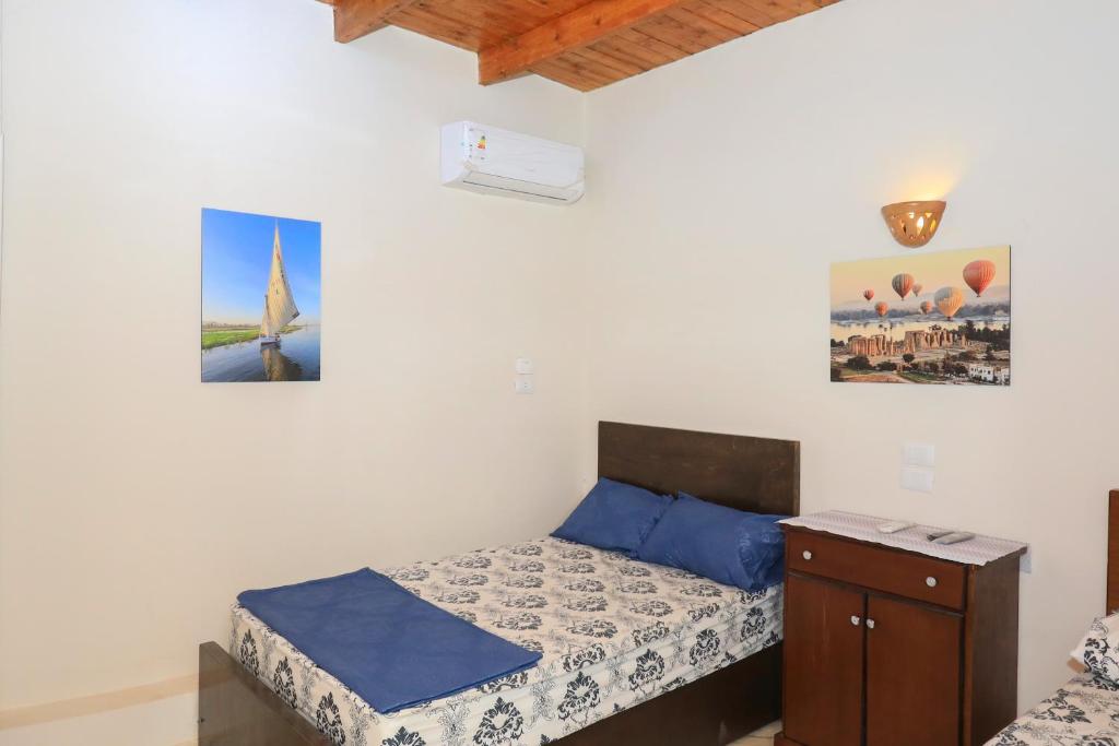 Ένα ή περισσότερα κρεβάτια σε δωμάτιο στο Tohamy house