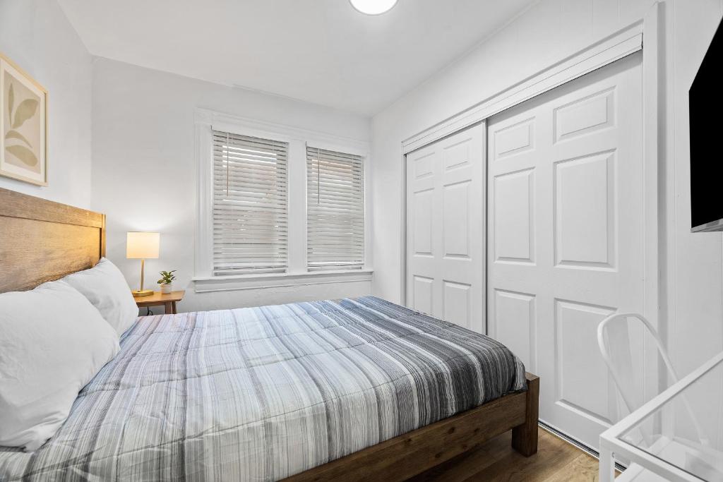 a bedroom with a bed and a white door at Pittsburgh Shadyside 3D Cozy and Stylish Private Bedroom with Shared Bathroom in Pittsburgh