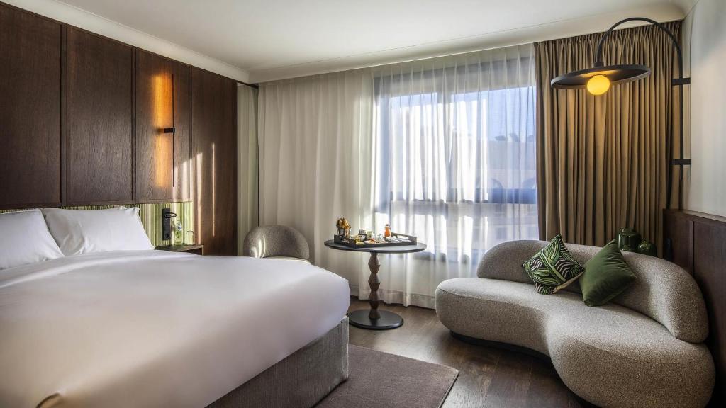 Ένα ή περισσότερα κρεβάτια σε δωμάτιο στο Le Louise Hotel Brussels - MGallery Collection
