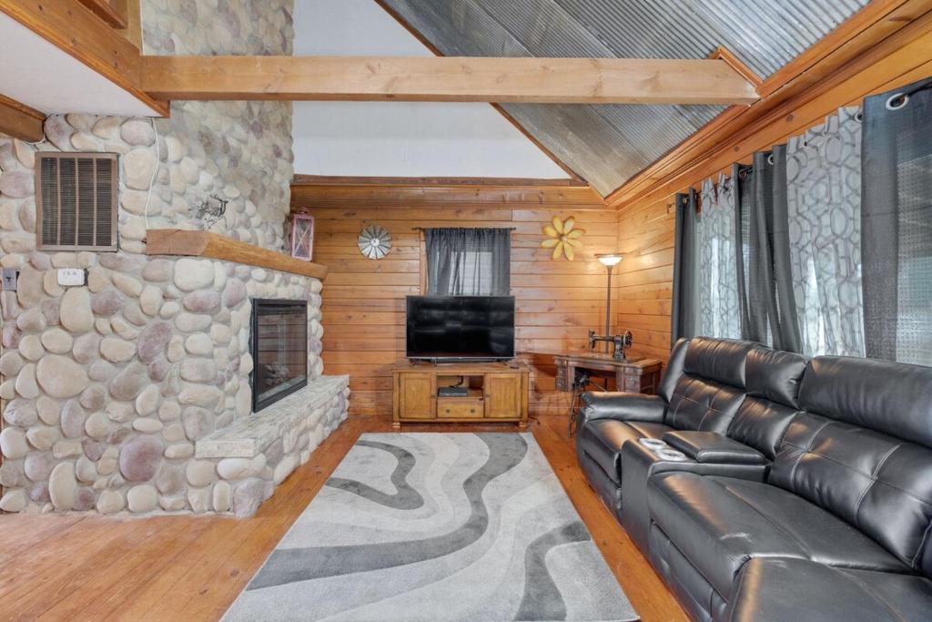 Posezení v ubytování Wind Ridge Cabin