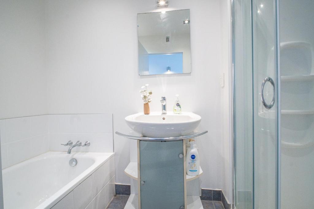 Seaview Home in Khandallah - Resim 7