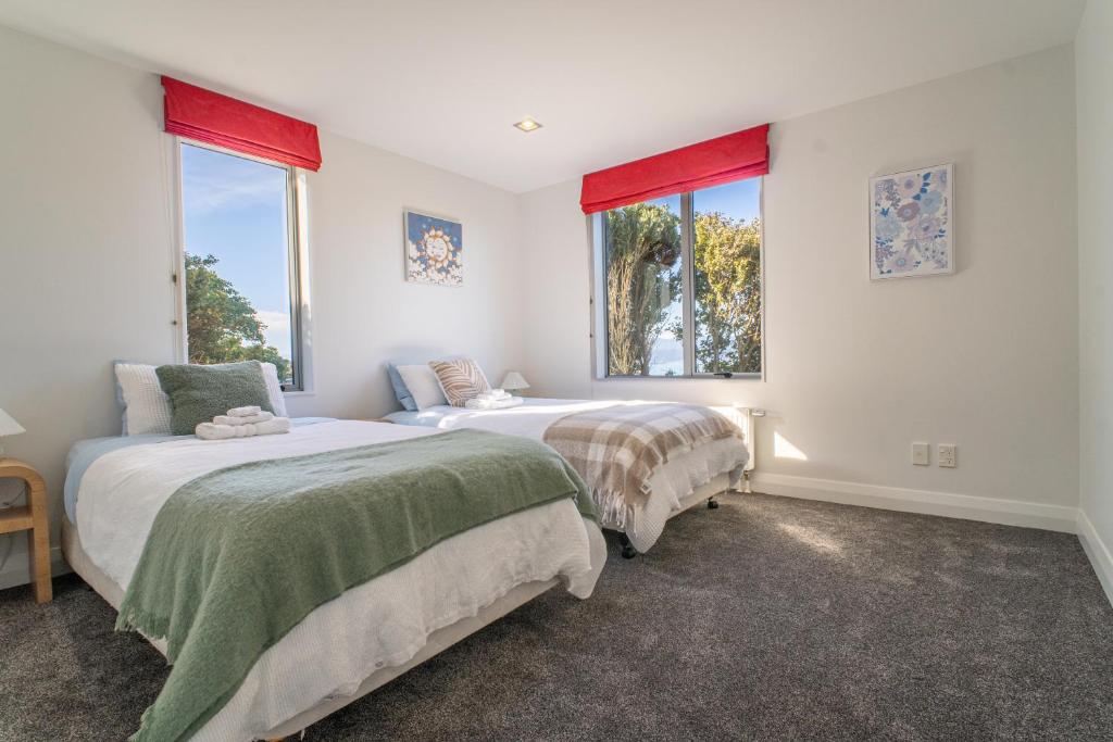 Seaview Home in Khandallah - Resim 18