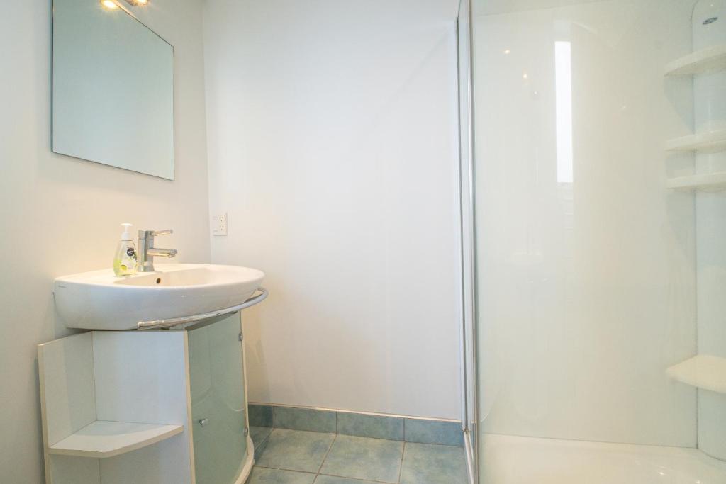 Seaview Home in Khandallah - Resim 36