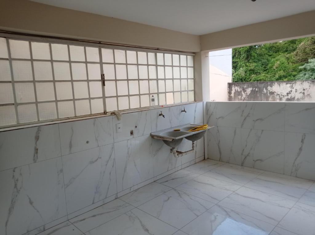 an empty room with a sink on the wall at Casa Freire in Lavras
