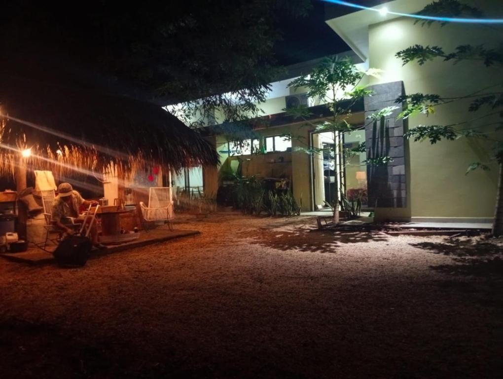 a building at night with a chair in a yard at Morada Gaia in Tempate