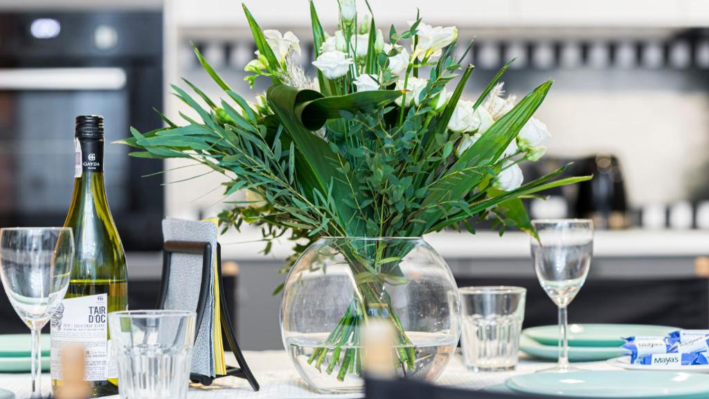 Maya's Flats & Resorts 24 - Hollywood - Resim 29