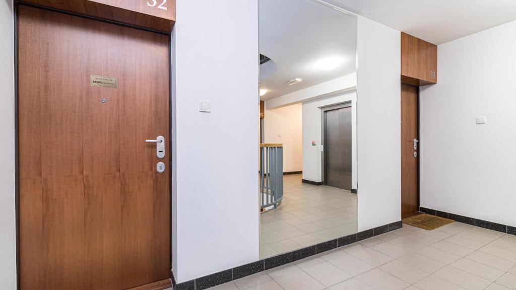 Maya's Flats & Resorts 24 - Hollywood - Resim 19