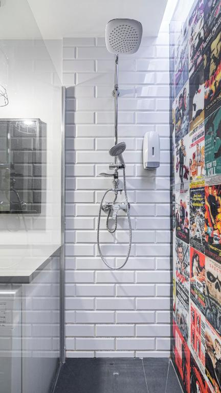 Maya's Flats & Resorts 24 - Hollywood - Resim 9