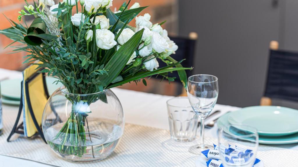 Maya's Flats & Resorts 24 - Hollywood - Resim 16