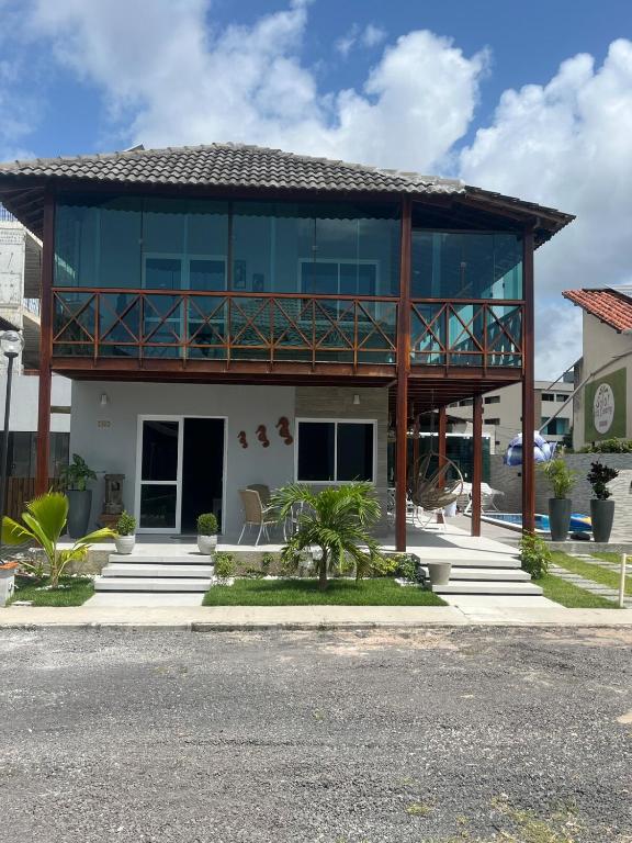 a building with a balcony on top of it at Condominium Village V Praia dos Carneiros-PE in Tamandaré