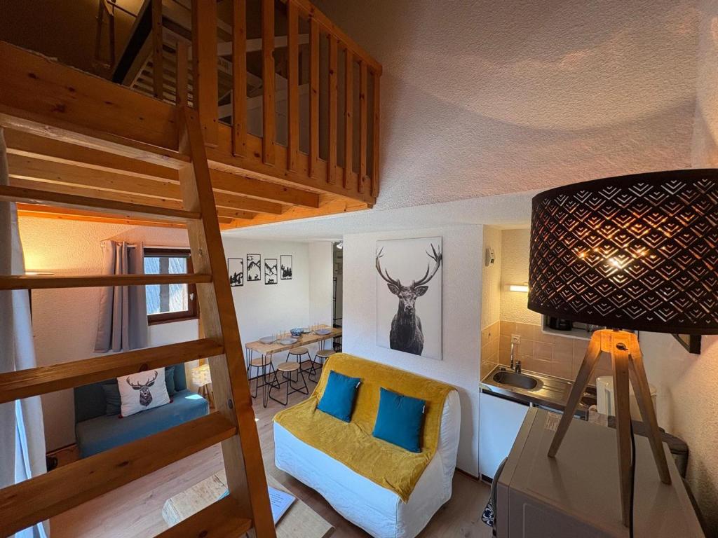 Χώρος καθιστικού στο Studio avec mezzanine, balcon et parking privé - Animaux acceptés - FR-1-836-9