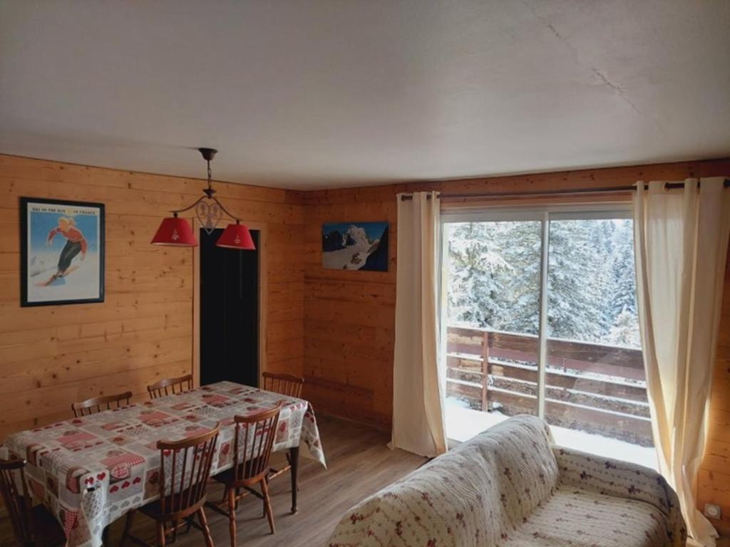Fotografie z fotogalerie ubytování Chalet rénové au Lioran, 6 pers, proche pistes - FR-1-787-133 v destinaci Le Lioran