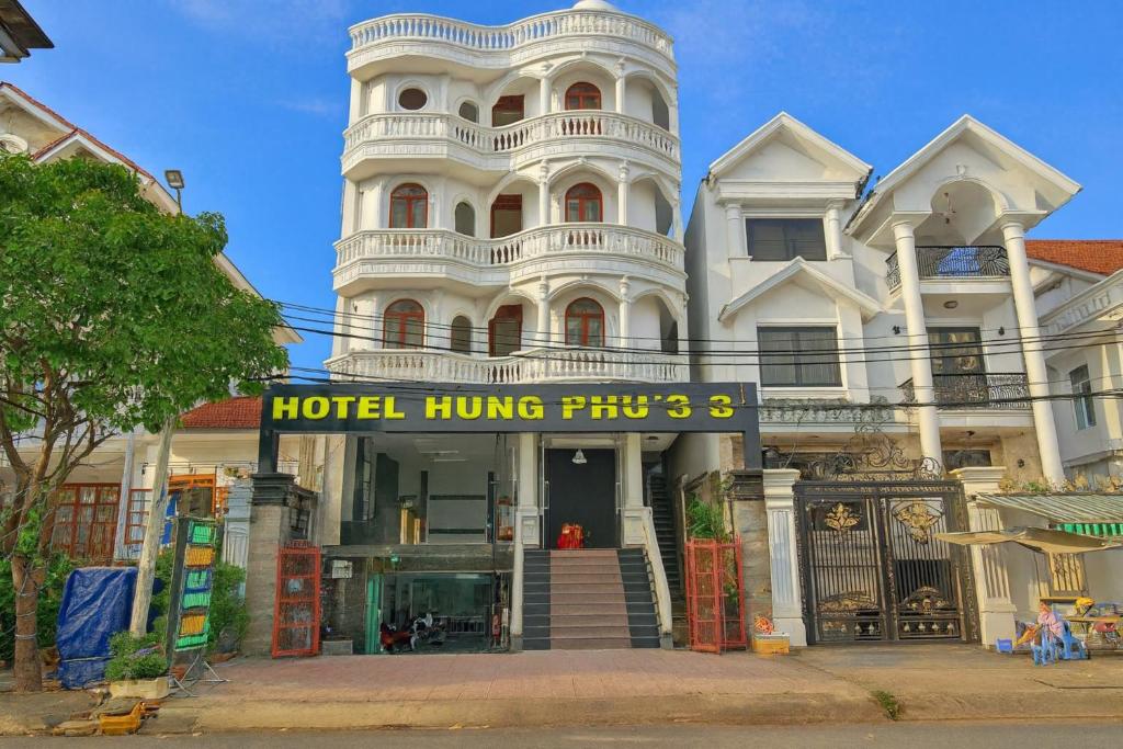 a large white building with a hotel humping at Hưng Phú 3 Hotel in Ho Chi Minh City