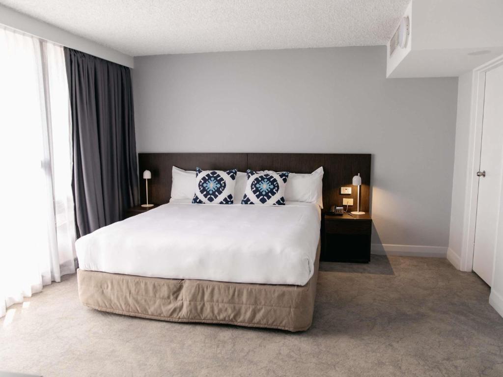 
Junior King Suite with Balcony
