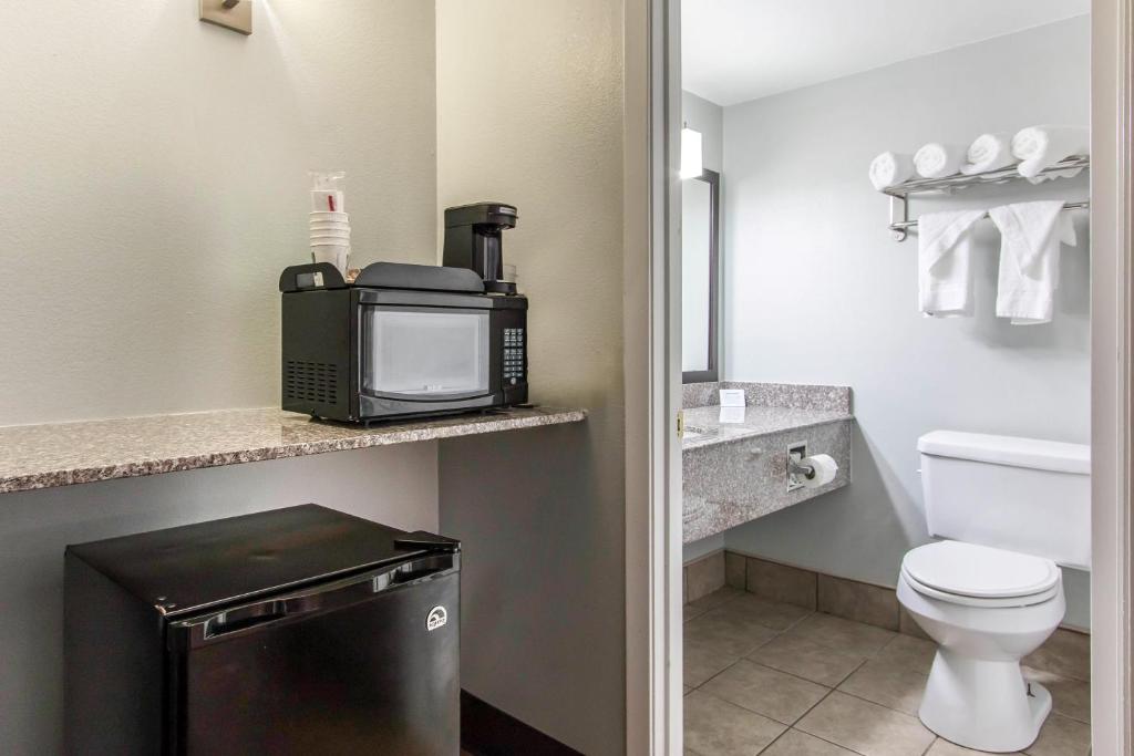 Quality Inn Downtown Historic District - King Suite - Non-fumeur