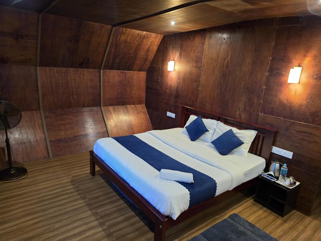 Postel nebo postele na pokoji v ubytování Woodshade resort