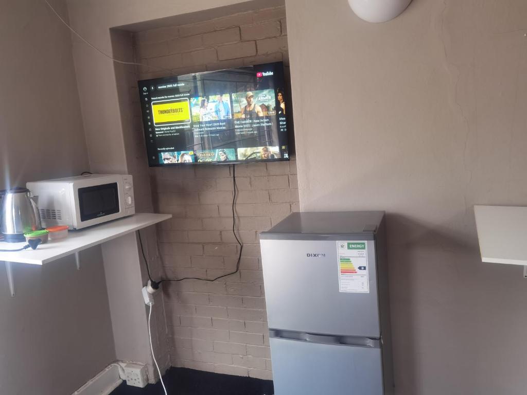 Η κουζίνα ή μικρή κουζίνα στο YELLOW STARS GUESTHOUSE 1hr 2hrs Day Rest