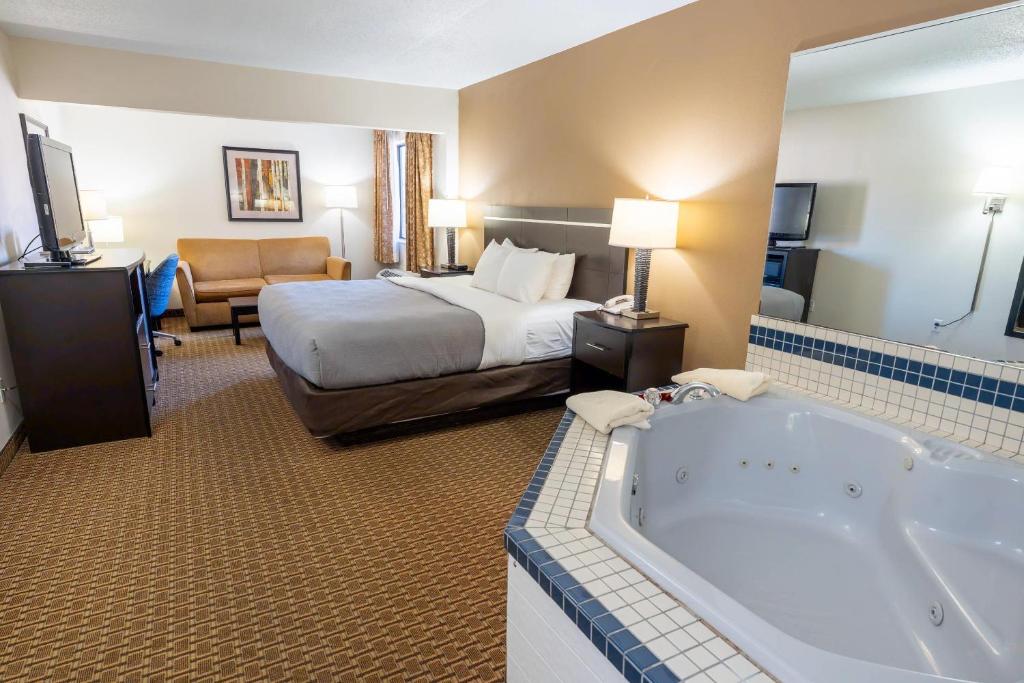 Quality Inn & Suites Sun Prairie Madison East photo
