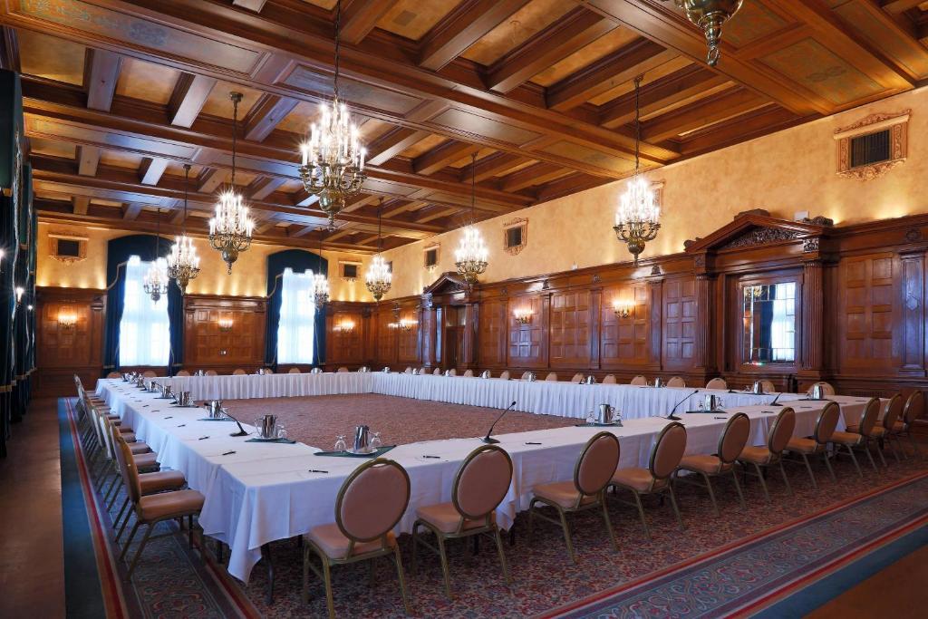 The Fort Garry Hotel, Spa and Conference Centre, an Ascend Collection Hotel - Resim 11