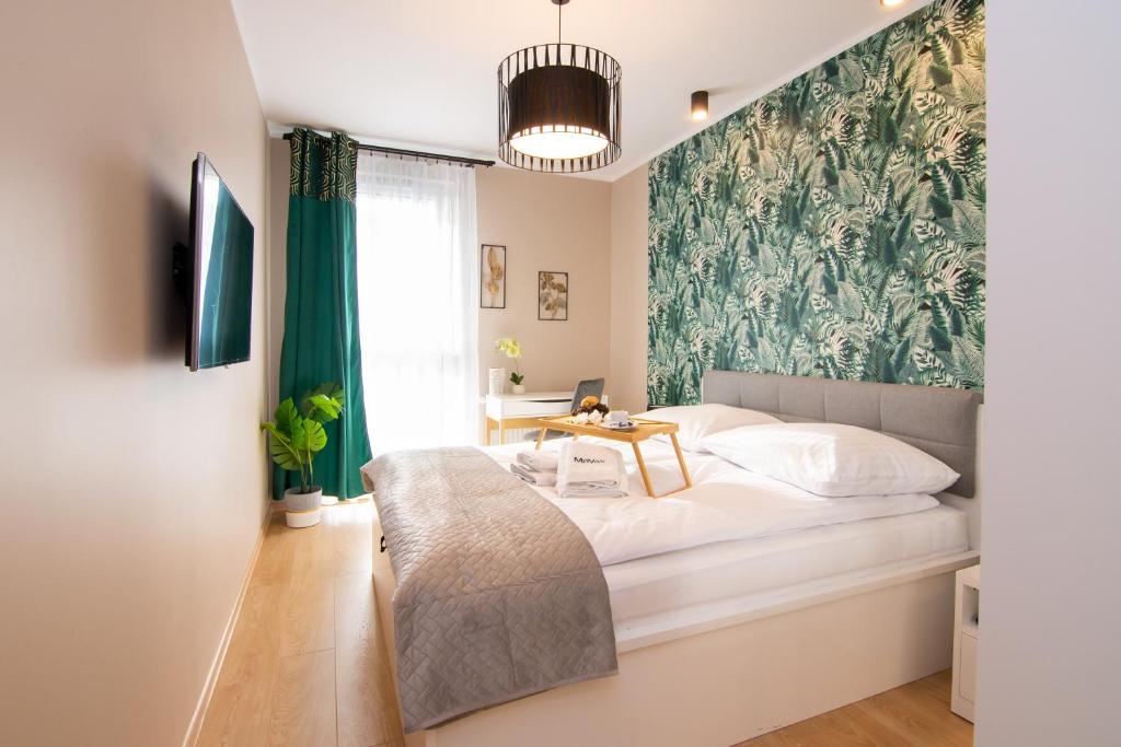 Postel nebo postele na pokoji v ubytování Maya's Flats & Resorts 50 - Aura 40