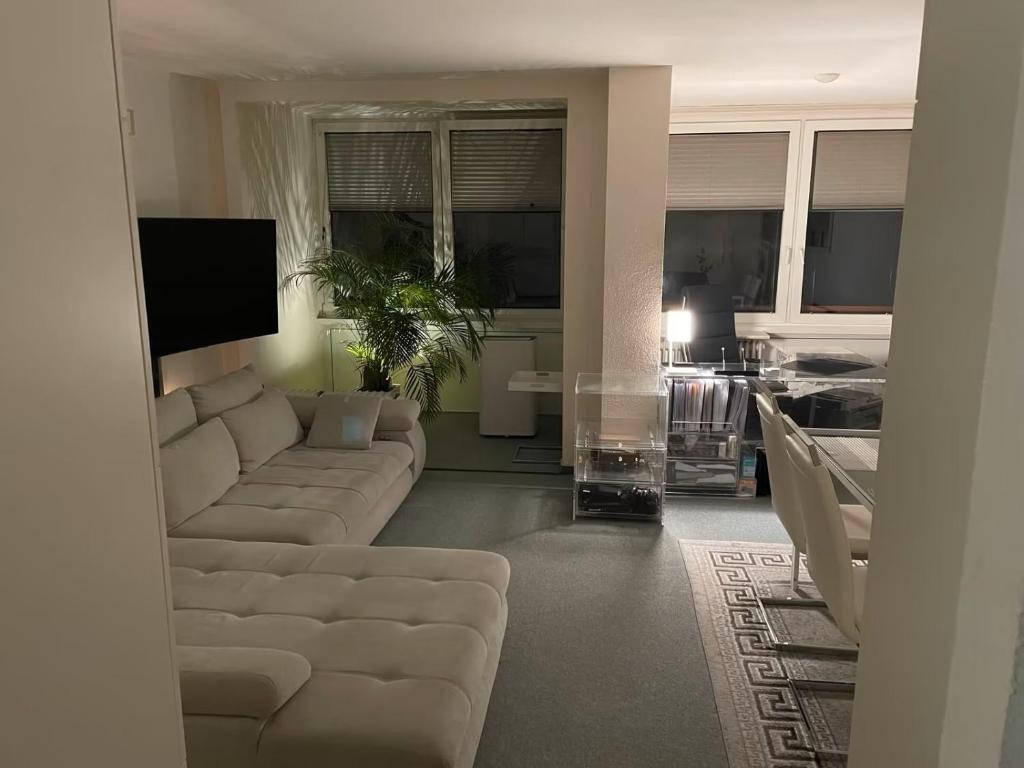 a living room with a white couch and a tv at Skipper am Steinhuder Meer in Steinhude