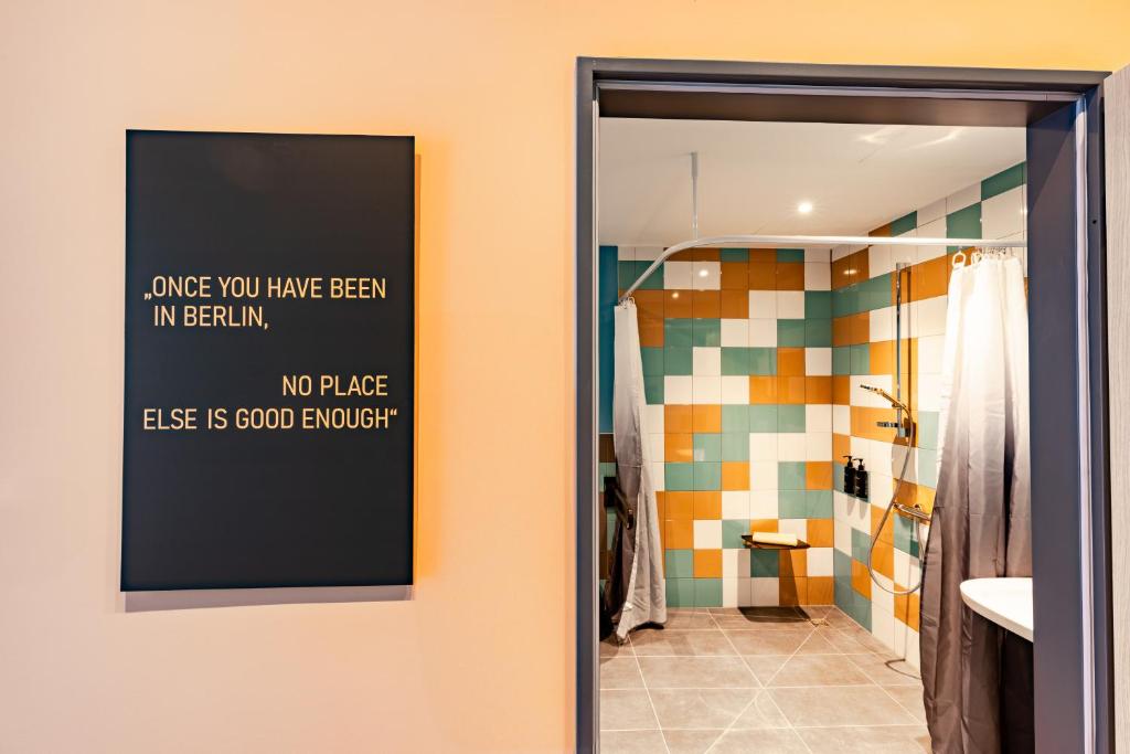 Holiday Inn - the niu, Pax Berlin Airport by IHG - Resim 8