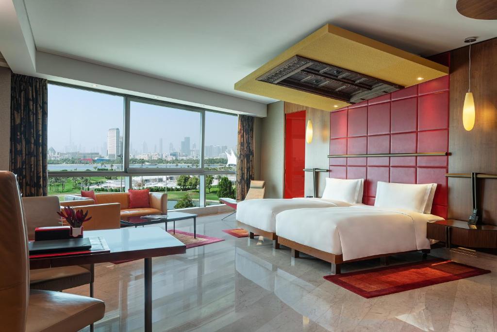 
Club Room - Complimentary Executive Lounge Access with Happy Hour and Free Breakfast
