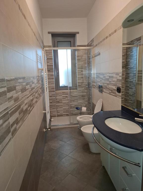 Ένα μπάνιο στο ada negri house