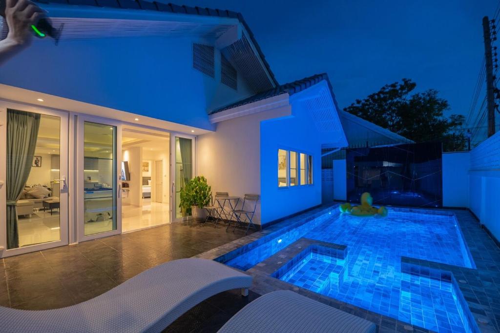 Swimmingpoolen hos eller tæt på Villa 129 Wongamat, 4BR, 300m from BEACH