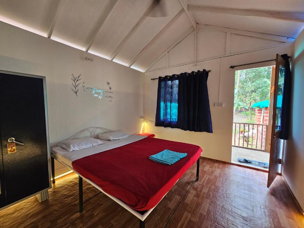 Ένα ή περισσότερα κρεβάτια σε δωμάτιο στο Bhakti Yogshala